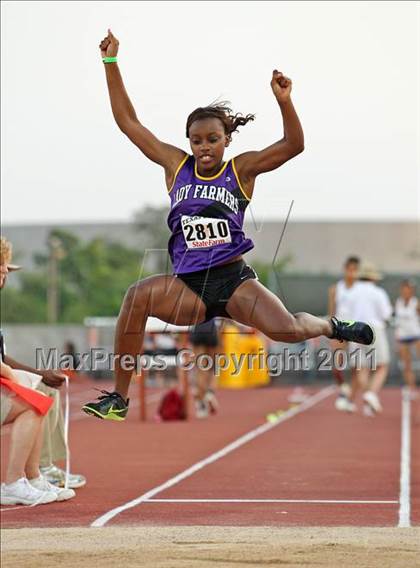 Thumbnail 3 in 84th Clyde Littlefield Texas Relays (Day 1 - Field Events) photogallery.