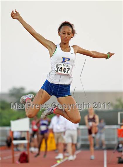 Thumbnail 2 in 84th Clyde Littlefield Texas Relays (Day 1 - Field Events) photogallery.