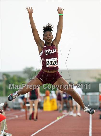 Thumbnail 2 in 84th Clyde Littlefield Texas Relays (Day 1 - Field Events) photogallery.
