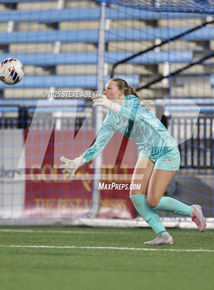 Thumbnail 2 in Fossil Ridge vs. Castle View (CHSAA 5A Championship) photogallery.