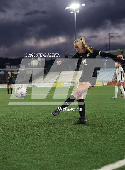 Thumbnail 2 in Fossil Ridge vs. Castle View (CHSAA 5A Championship) photogallery.