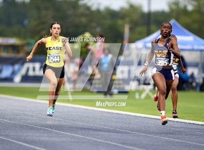 Thumbnail 1 in FHSAA Class 4A Final (200m) photogallery.