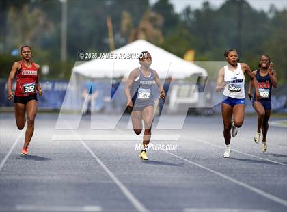 Thumbnail 3 in FHSAA Class 4A Final (200m) photogallery.