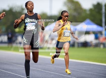 Thumbnail 2 in FHSAA Class 4A Final (200m) photogallery.