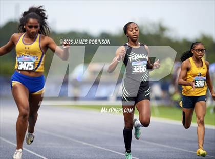 Thumbnail 1 in FHSAA Class 4A Final (200m) photogallery.