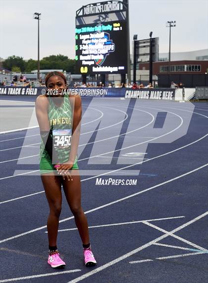 Thumbnail 2 in FHSAA Class 4A Final (200m) photogallery.