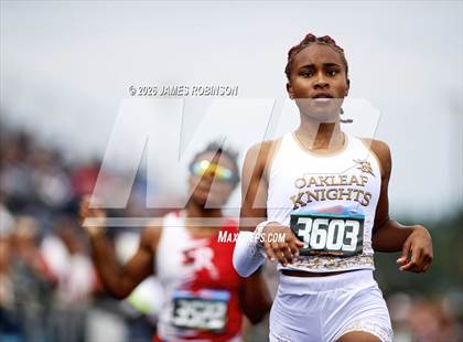 Thumbnail 3 in FHSAA Class 4A Final (200m) photogallery.