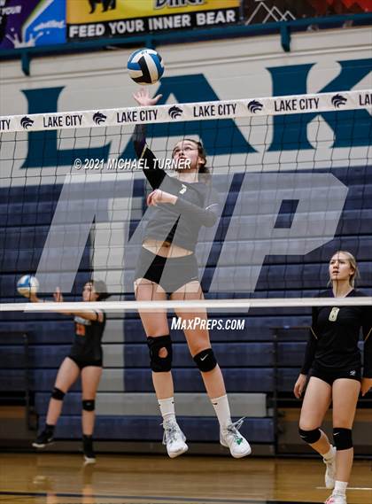 Thumbnail 2 in Kellogg vs Parma (3A State Tournament) photogallery.