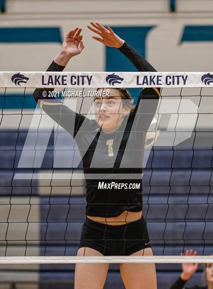 Thumbnail 3 in Kellogg vs Parma (3A State Tournament) photogallery.