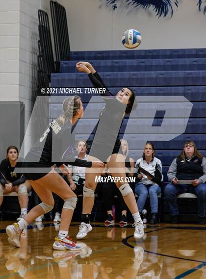 Thumbnail 2 in Kellogg vs Parma (3A State Tournament) photogallery.