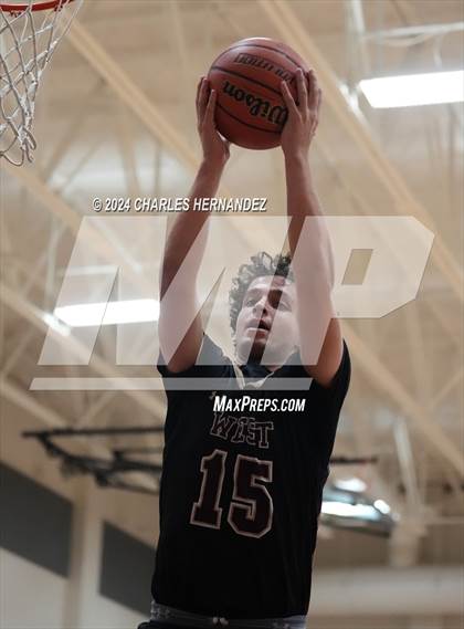 Thumbnail 3 in Willis vs. Magnolia West (Doghouse Invitational) photogallery.