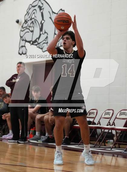 Thumbnail 3 in Willis vs. Magnolia West (Doghouse Invitational) photogallery.