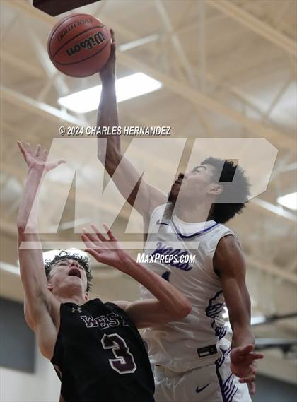 Thumbnail 1 in Willis vs. Magnolia West (Doghouse Invitational) photogallery.