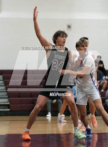 Thumbnail 2 in Willis vs. Magnolia West (Doghouse Invitational) photogallery.