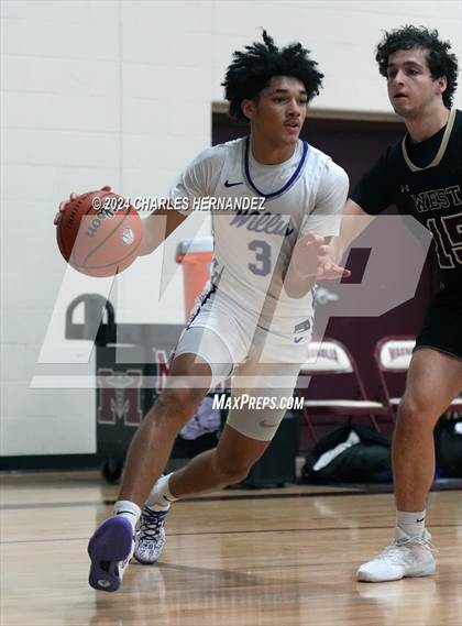 Thumbnail 2 in Willis vs. Magnolia West (Doghouse Invitational) photogallery.