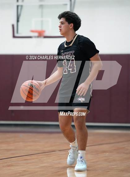 Thumbnail 3 in Willis vs. Magnolia West (Doghouse Invitational) photogallery.