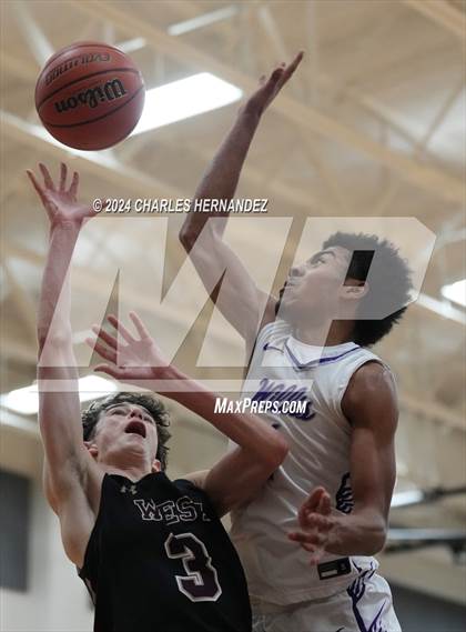Thumbnail 3 in Willis vs. Magnolia West (Doghouse Invitational) photogallery.