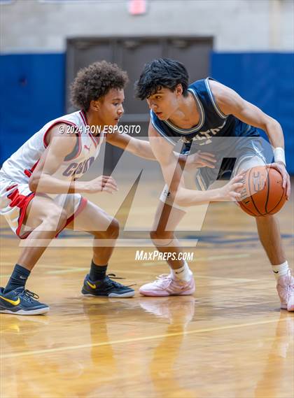Thumbnail 2 in St. John The Baptist vs Wilton (New York Holiday Invitational) photogallery.