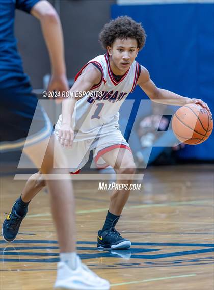 Thumbnail 2 in St. John The Baptist vs Wilton (New York Holiday Invitational) photogallery.