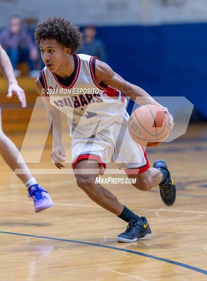 Thumbnail 3 in St. John The Baptist vs Wilton (New York Holiday Invitational) photogallery.