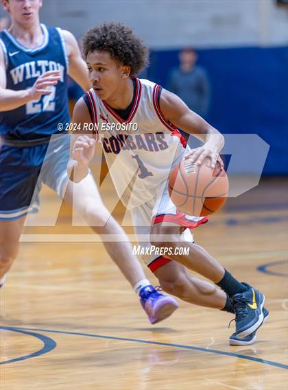 Thumbnail 3 in St. John The Baptist vs Wilton (New York Holiday Invitational) photogallery.