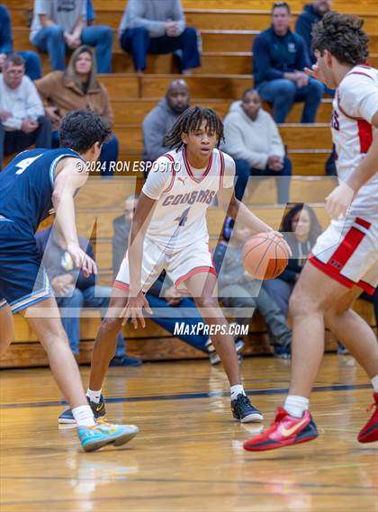 Thumbnail 2 in St. John The Baptist vs Wilton (New York Holiday Invitational) photogallery.