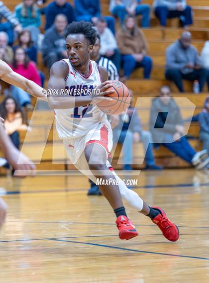 Thumbnail 3 in St. John The Baptist vs Wilton (New York Holiday Invitational) photogallery.