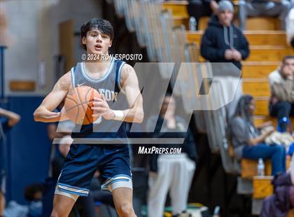 Thumbnail 3 in St. John The Baptist vs Wilton (New York Holiday Invitational) photogallery.