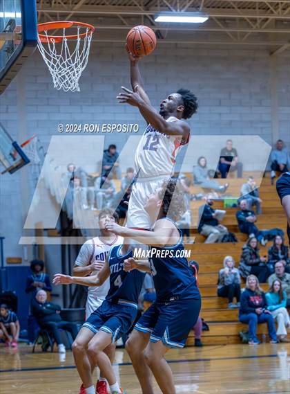 Thumbnail 1 in St. John The Baptist vs Wilton (New York Holiday Invitational) photogallery.