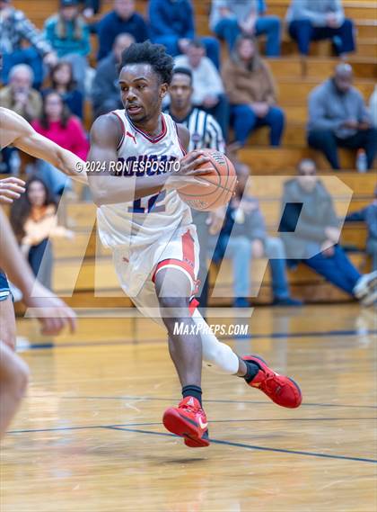 Thumbnail 1 in St. John The Baptist vs Wilton (New York Holiday Invitational) photogallery.