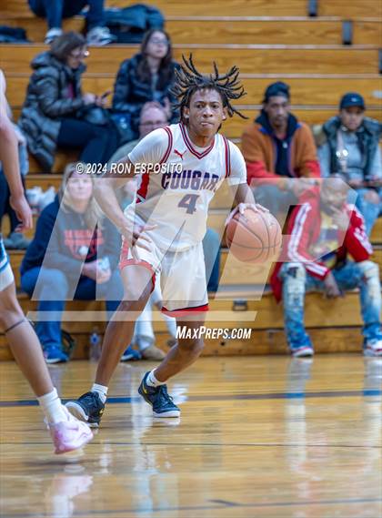 Thumbnail 3 in St. John The Baptist vs Wilton (New York Holiday Invitational) photogallery.