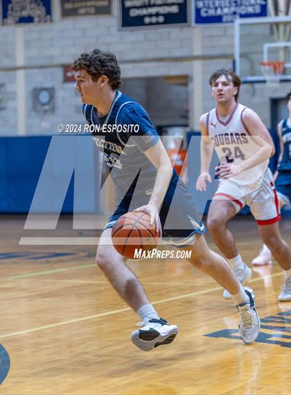 Thumbnail 2 in St. John The Baptist vs Wilton (New York Holiday Invitational) photogallery.
