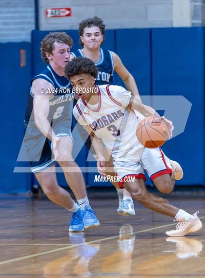 Thumbnail 2 in St. John The Baptist vs Wilton (New York Holiday Invitational) photogallery.