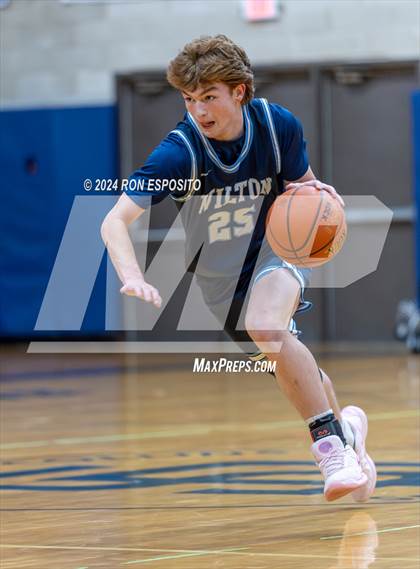 Thumbnail 2 in St. John The Baptist vs Wilton (New York Holiday Invitational) photogallery.