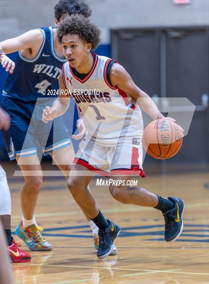 Thumbnail 1 in St. John The Baptist vs Wilton (New York Holiday Invitational) photogallery.