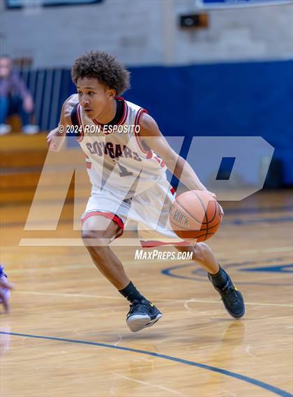 Thumbnail 2 in St. John The Baptist vs Wilton (New York Holiday Invitational) photogallery.