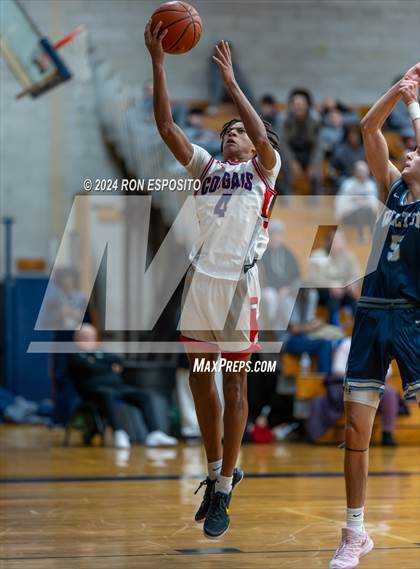 Thumbnail 3 in St. John The Baptist vs Wilton (New York Holiday Invitational) photogallery.