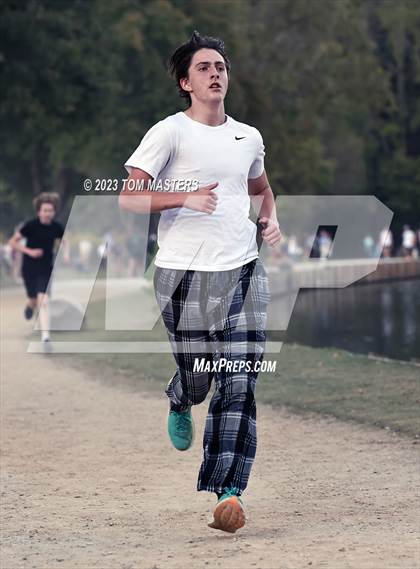 Thumbnail 1 in Gil Murdock Relays photogallery.