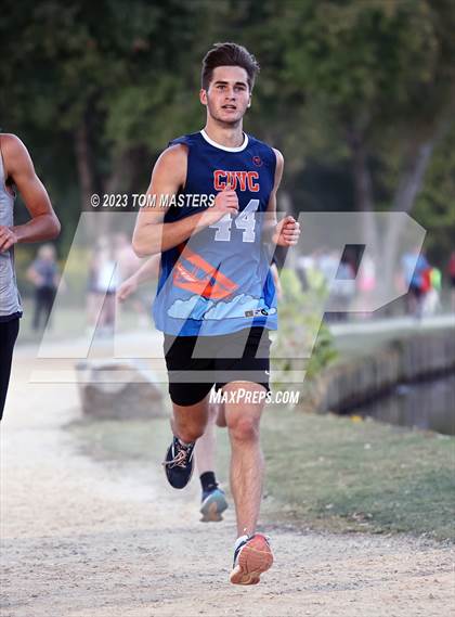 Thumbnail 3 in Gil Murdock Relays photogallery.