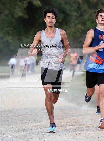 Thumbnail 1 in Gil Murdock Relays photogallery.