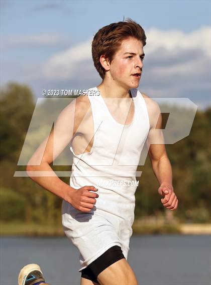 Thumbnail 2 in Gil Murdock Relays photogallery.