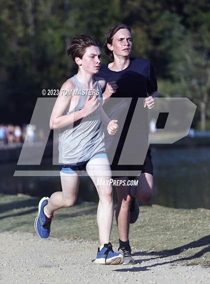 Thumbnail 1 in Gil Murdock Relays photogallery.