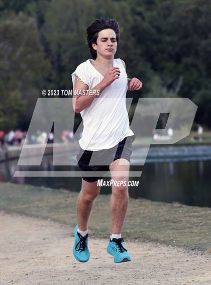 Thumbnail 1 in Gil Murdock Relays photogallery.