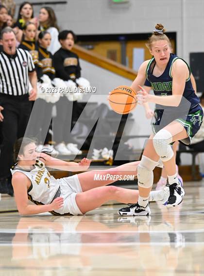 Thumbnail 3 in ThunderRidge vs. Arapahoe (CHSAA 6A Sweet 16) photogallery.