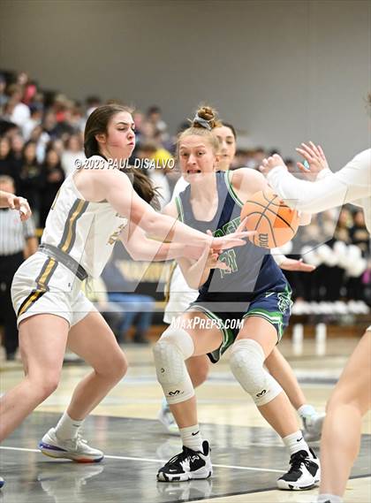 Thumbnail 3 in ThunderRidge vs. Arapahoe (CHSAA 6A Sweet 16) photogallery.