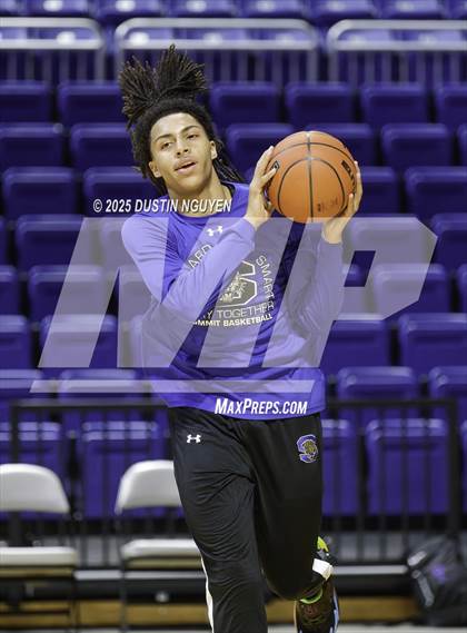 Thumbnail 3 in Dickinson vs. Mansfield Summit (Cy-Hoops Final) photogallery.