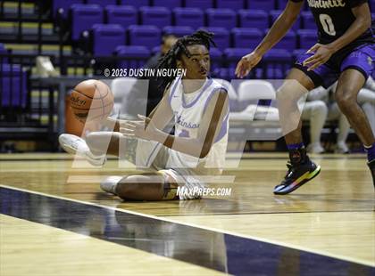 Thumbnail 3 in Dickinson vs. Mansfield Summit (Cy-Hoops Final) photogallery.