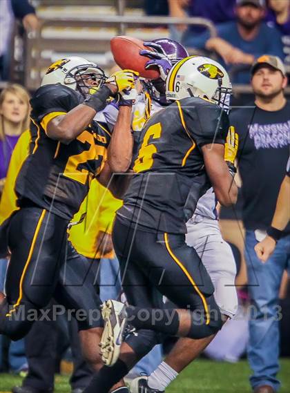Thumbnail 2 in Mangham vs. Haynesville (LHSAA Class 1A Final) photogallery.