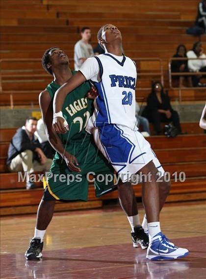 Thumbnail 3 in Price vs. Eisenhower (MaxPreps Holiday Classic) photogallery.