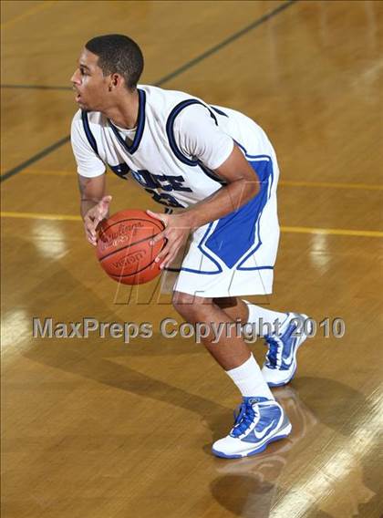 Thumbnail 1 in Price vs. Eisenhower (MaxPreps Holiday Classic) photogallery.